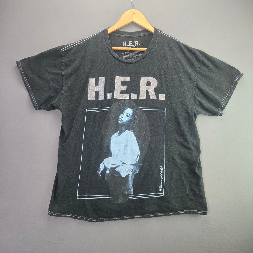 H.E.R. Graphic T-Shirt R&B Artist Portrait XL Black Cotton Short Sleeve Tee
